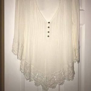 White Venus blouse with beautiful hem